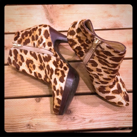 Cheetah pony ankle booties. Adorable with skinny jeans/flirty skirts! - Picture 3 of 6